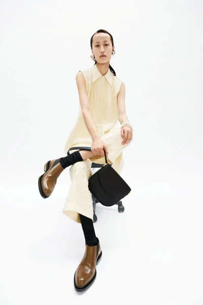 Look 16